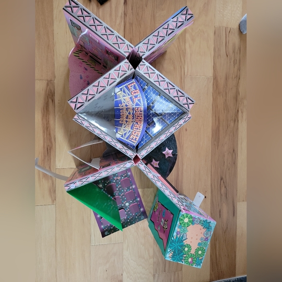 LOL Surprise OMG Movie Magic studios with 70 surprises and 12 dolls - Picture 9 of 10